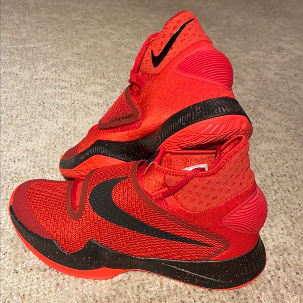Nike Men’s US size 9.5 Nike hyperrev shoes